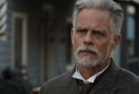 Martin Cummins (Henry Gowen) <br>Série: Quando Chama o Coração